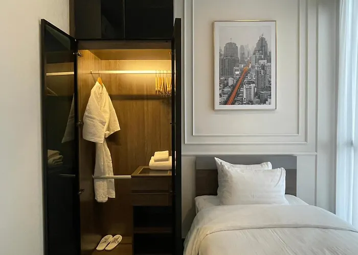Hampton Thonglor *
